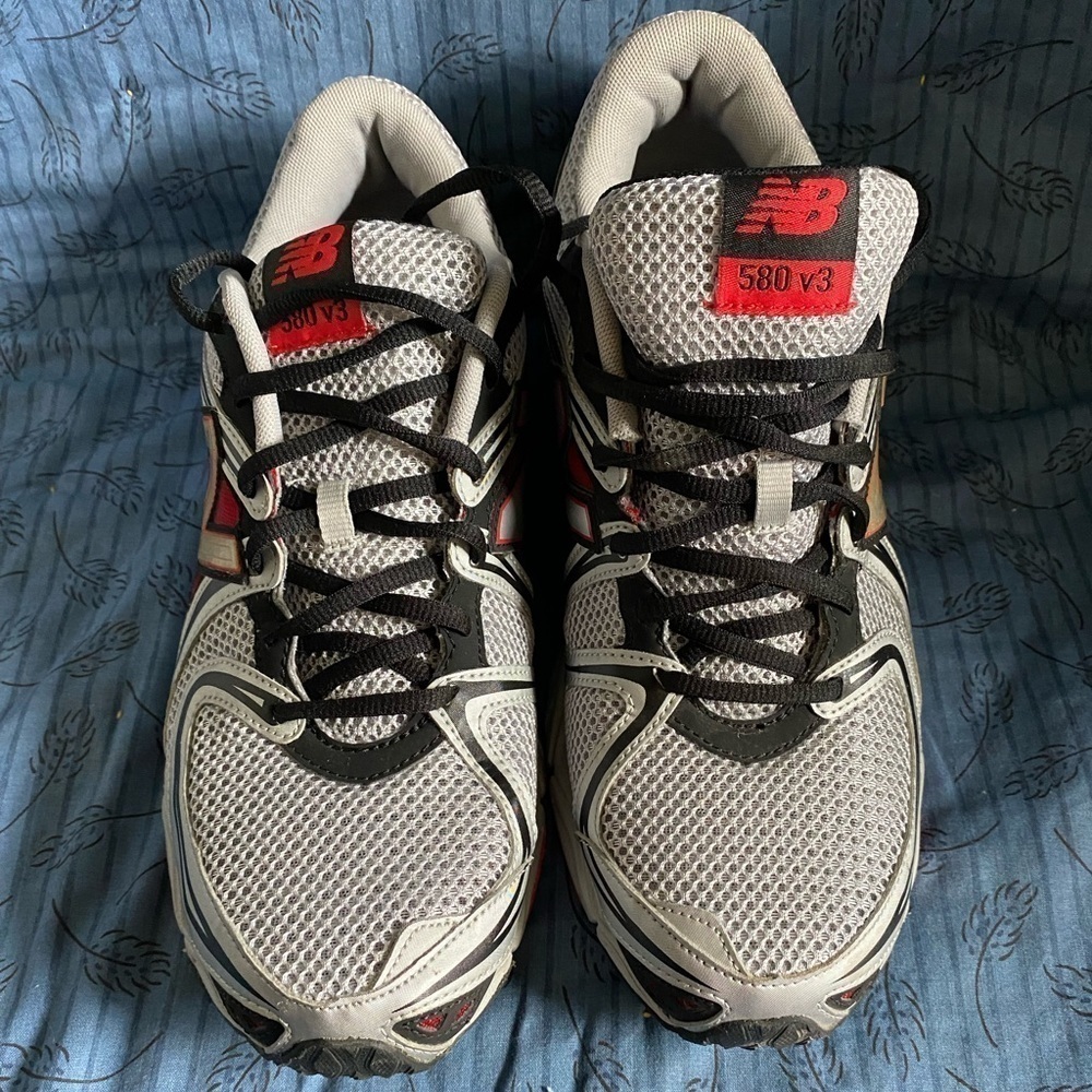 New Balance mens 580 v3 running shoes in gray, red and black. 11